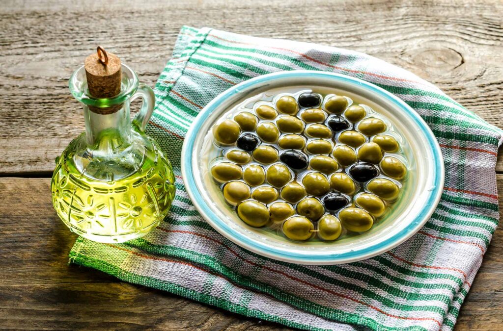 Gesundes Olivenöl und gesunde Oliven